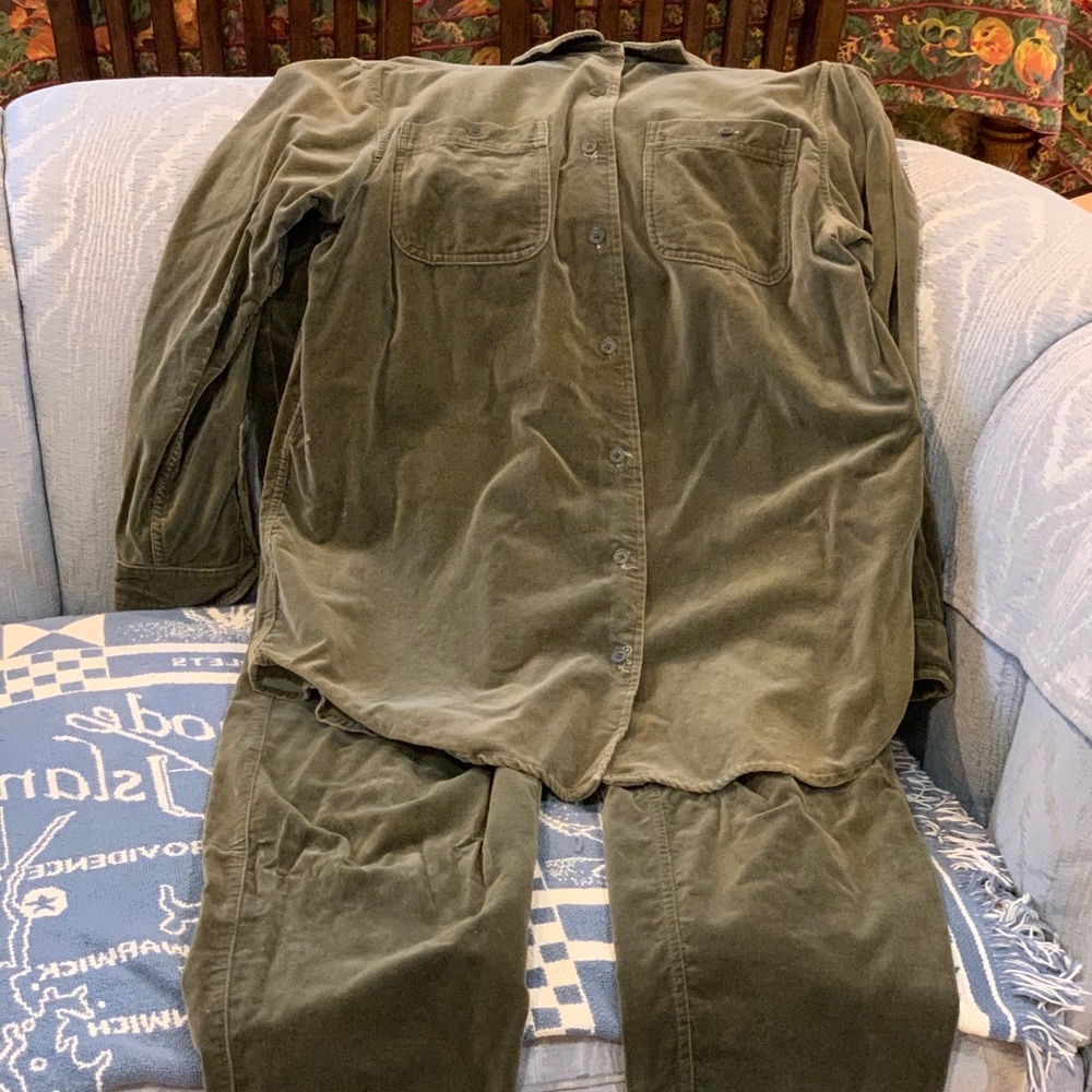 Gorgeous Green Velvet Holiday Pant Suit